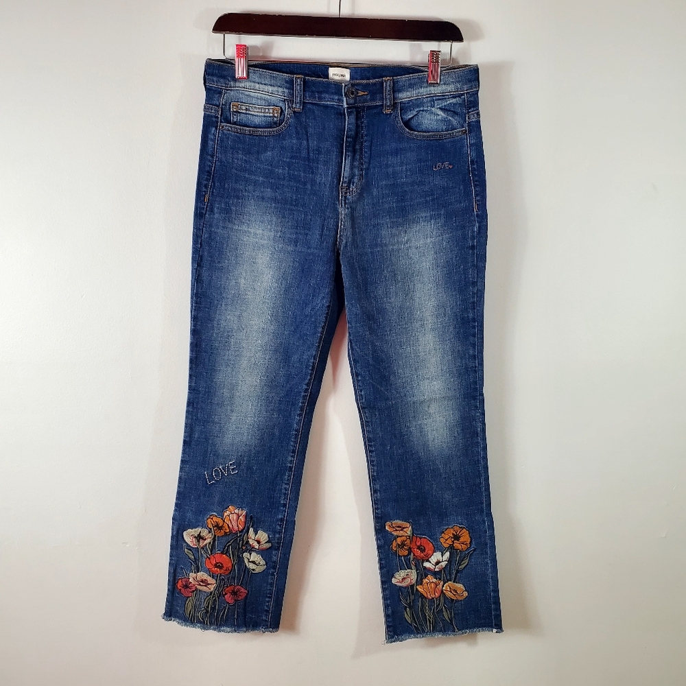Sneak Peek High Rise Floral Embroidered women’s jeans sz S/M
